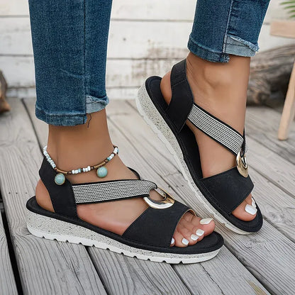 Sandalias planas con hebilla metálica